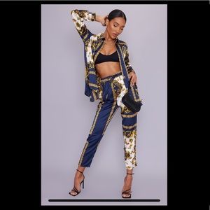 PrettyLittleThing Navy and Gold Baroque Print Set